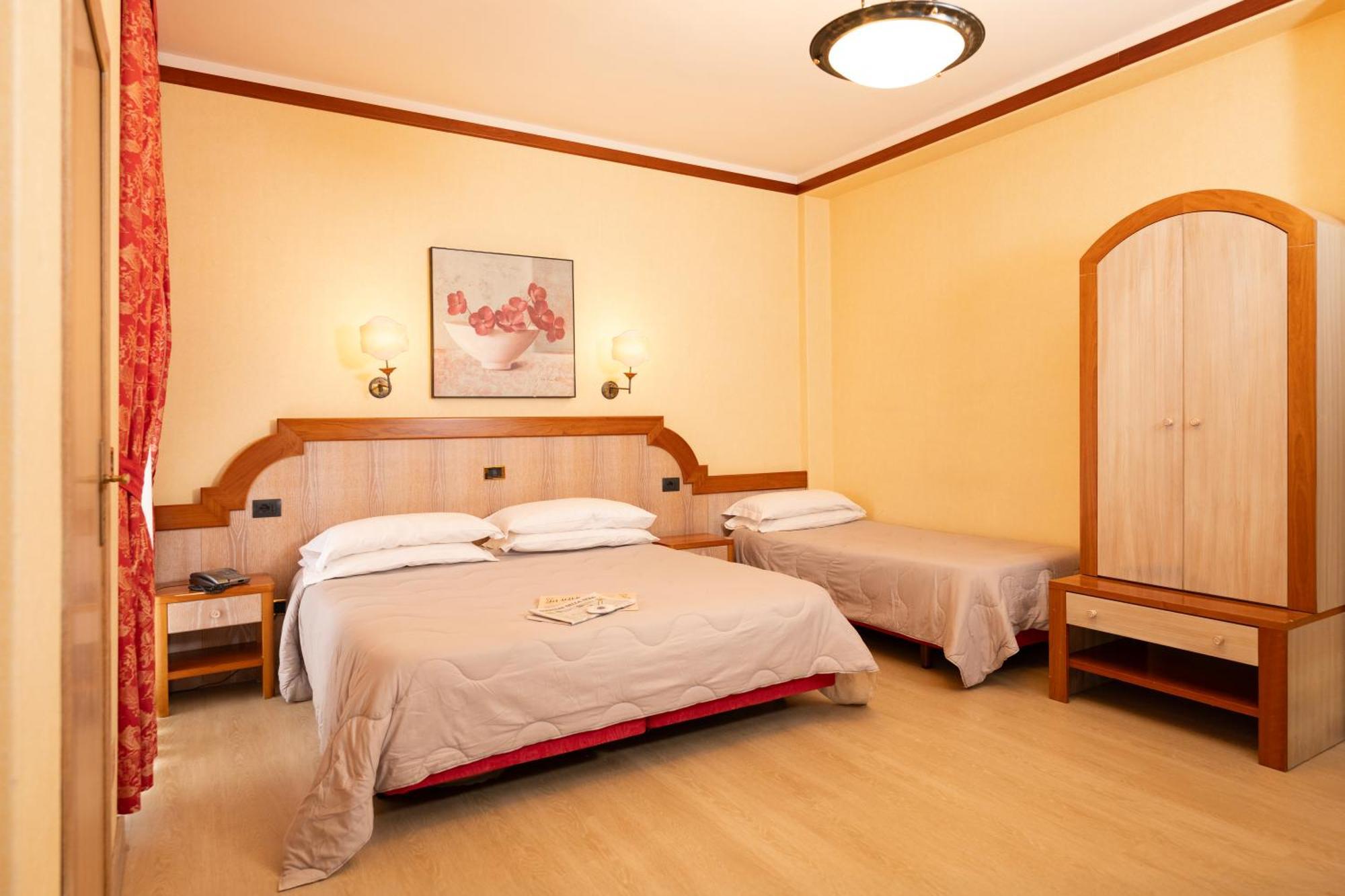 Hotel Promenade Montesilvano Bagian luar foto